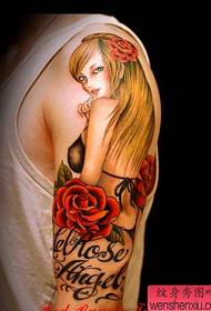 Immagine del modello del tatuaggio della rosa di bellezza del grande braccio