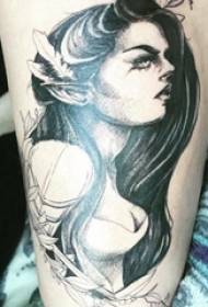 Ragazza di carattere di tatuaggi di moda di femmina coscia di ritrattu di carattere tatuaggio di schizzo di tatuaggi