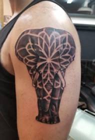 Tatuaggio doppio braccio grande braccio grande maschio su foto tatuaggio elefante nero