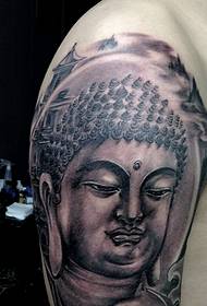 Lengan badag tina pola tattoo Buddha anu kasép sareng menawan