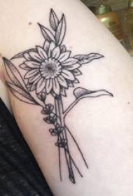 Musta harmaa realistinen tatuointi, uros iso käsivarsi, pieni tuorekasvien tatuointikuva