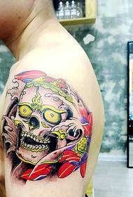 Велика рука кольору татуювання татуювання візерунок красенем не хочеться