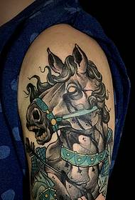 Immagine del tatuaggio del pony che corre intorno al braccio grande