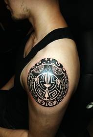Klasická osobnosť tetovania totem