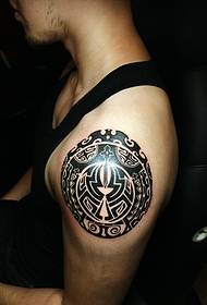 Personalità classica del modello del tatuaggio totem