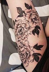 Нога чорно-білий півонія квітка татуювання візерунок