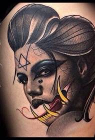 Pictiúr tattoo portráide bean shaorshrásaíoch stíl strealism