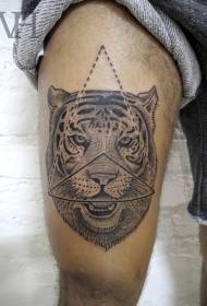 Thigh yakanyorwa zita rechitema nhema nhatu ine tiger tattoo maitiro