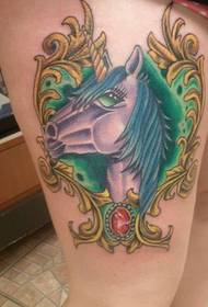 Immagine del tatuaggio unicorno di colore delle gambe
