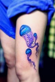 Симпатични узорак тетоваже медузе у боји ногу