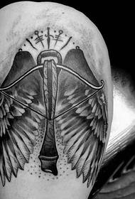 Zdjęcie tatuażu czarnych skrzydeł nogi