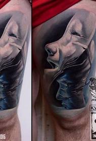 Tatuaggio maschera triste e felice di colore delle gambe