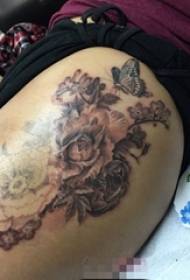 Dekle stegno na barvni gradient rastlinski material cvet tattoo slike