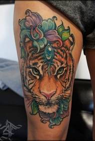 Underbara färgglada tigerjuveler i lår med tatueringsblommönster för blommor