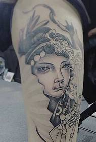 Comb fekete kőris hagyományos virág tetoválás tetoválás