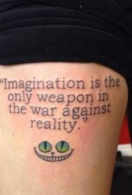 Tatuaggio inglese sorridente con le lettere inglesi colorate gamba e Cheshire Cat