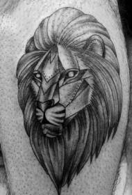 Stehenná čierna osobnosť tetovania hlavy leva
