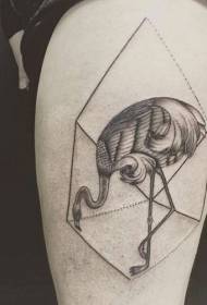 Бедро черно-белые геометрические фигуры и татуировки фламинго
