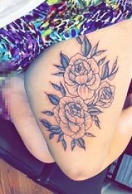 Dij meisje op zwart grijs punt doorn plantmateriaal literaire bloem tattoo foto