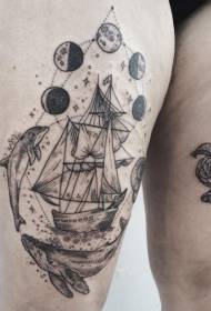Barcă cu pânze negre în stil cu coadă, cu ciclu de lună și model de tatuaj de balenă