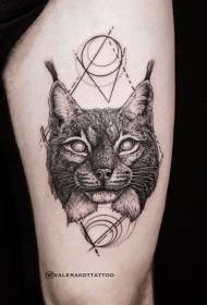 Гравірування стегна чорний wildcat і геометричний малюнок татуювання