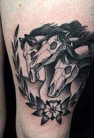 Augšstilba melnā ūdens gravēšanas stila zirga skelets ar lapu tetovējuma zīmējumu