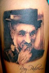 Modello di tatuaggio realistico coscia di Chaplin in stile grigio nero