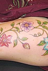 Mtindo wa tattoo ya mapaja ya mapaja ya laini
