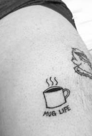 허벅지 귀여운 블랙 커피 컵 편지 문신 패턴