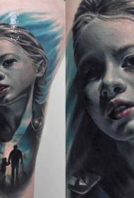 Reális nő portré tetoválás láb realizmus stílusban