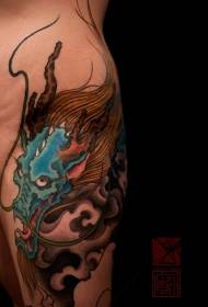 Акварель стиліндегі азиялық дәстүрлі айдаһар татуировкасы