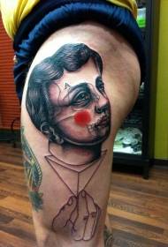 Augšstilba smieklīgā klauna statujas tetovējuma raksts