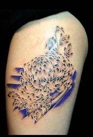 Татуювання 520 Галерея: Хризантема стегна татуювання малюнок