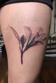 女學生大腿紋身黑白灰色風格紋身刺技術植物紋身材料花紋身圖片