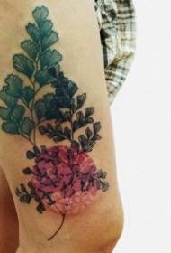 Stehná krásne krásne tetovanie rastlín