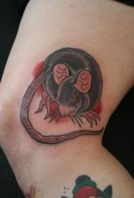 Uyluk korkutucu kanlı şeytan fare dövme deseni