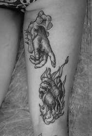 Thigh engraving style ጥቁር መስመር የሰው እጅ ንቅሳት ንድፍ