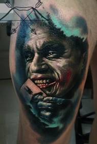 Pàtran tatù clown dathach olc ann an stoidhle fìrinneach thigh