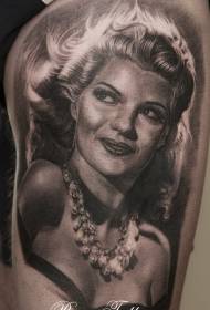 Picha halisi kama muundo wa tatoo wa mwanamke