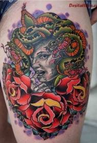 Kojų spalvos „Medusa“ portreto tatuiruotės raštas