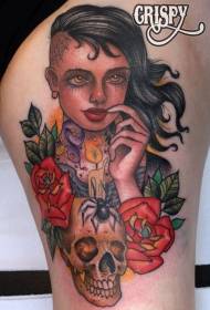 Kājas smieklīgi krāsainas smieklīgas sievietes portrets ar viltīgu tetovējumu