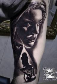 Mujer sexy realista negro muslo con patrón de tatuaje de silla