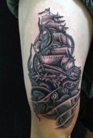 ბარძაყის შავი ნაცრისფერი squid ერთად sailboat tattoo ნიმუში