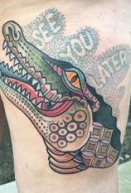 Tatuaje de cocodrilo de dibujos animados imagen de tatuaje de cocodrilo de dibujos animados en muslo masculino