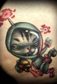 Uyluk renkli karikatür uzay kedisi ve lazer silahı dövme deseni