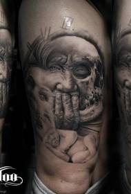 Lub sijhawm grey moos thiab sly tus me nyuam poj niam poj niam duab portrait tattoo ua qauv