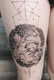 Thigh engraving style black prick ጂኦሜትሪክ ተክል ተኩላ ንቅሳ