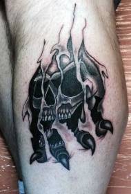 Model de tatuaj craniu negru gri de piele sfâșiat de vițel