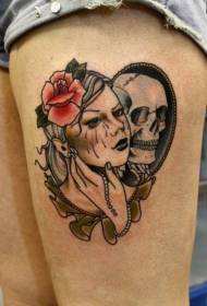 Lábszínű lány koponya tetoválás minta