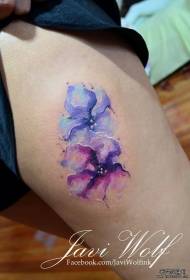 大腿性感彩色花卉紋身圖案